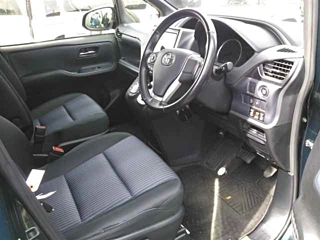 TOYOTA VOXY 2014