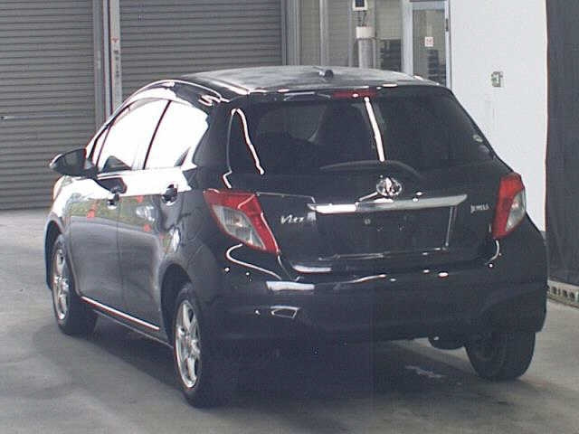 TOYOTA VITZ 2012