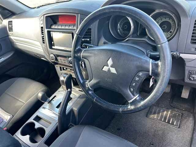 MITSUBISHI PAJERO 2010