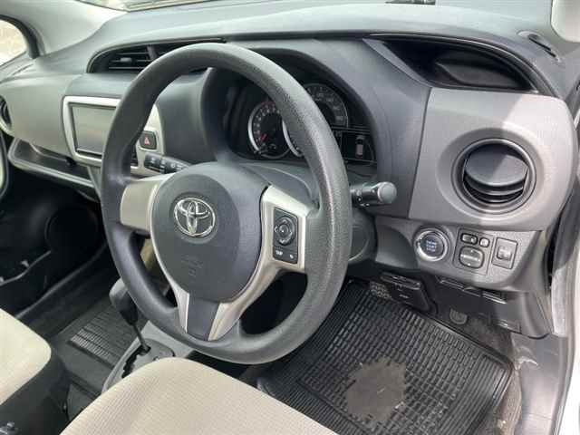 TOYOTA VITZ 2014