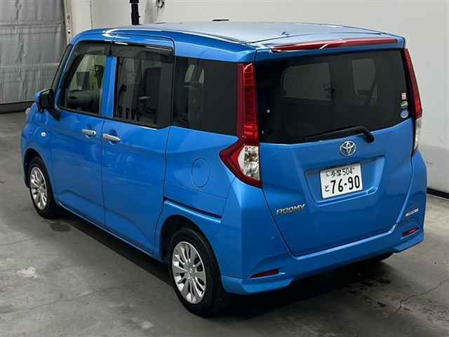 TOYOTA ROOMY 2017