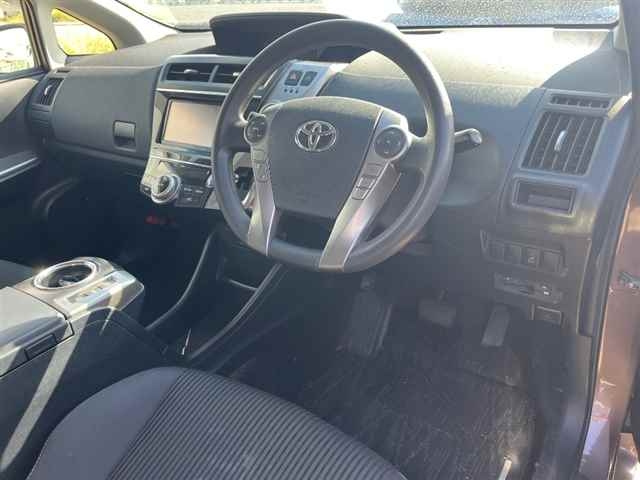 TOYOTA PRIUS ALPHA 2016