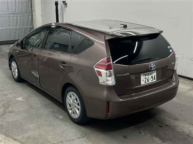 TOYOTA PRIUS ALPHA 2016
