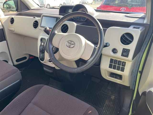 TOYOTA PORTE 2012