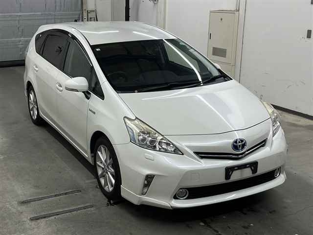 TOYOTA PRIUS ALPHA 2014