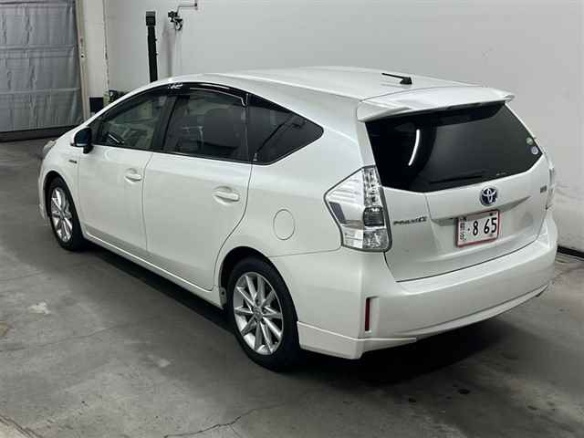 TOYOTA PRIUS ALPHA 2014