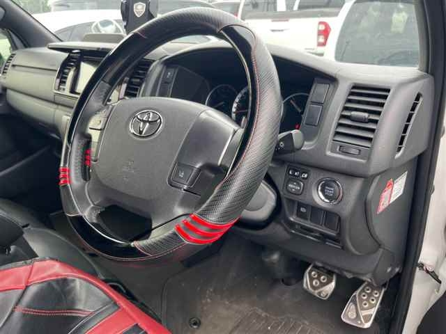 TOYOTA HIACE VAN 2020