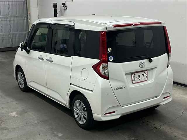 TOYOTA ROOMY 2022