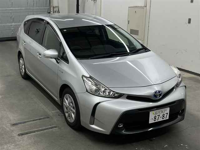 TOYOTA PRIUS ALPHA 2015