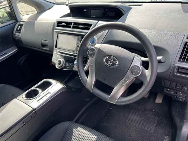 TOYOTA PRIUS ALPHA 2015