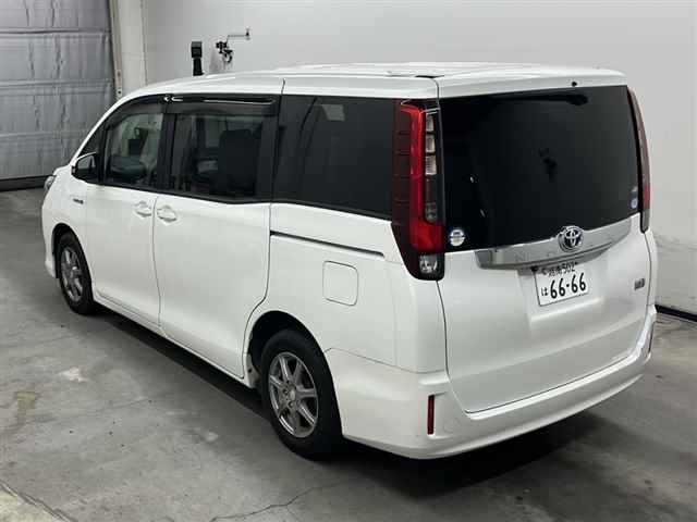 TOYOTA NOAH 2017
