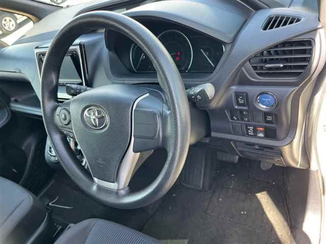TOYOTA NOAH 2017