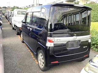DAIHATSU TANTO 2011