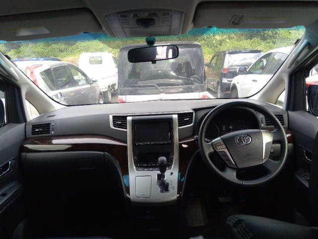 TOYOTA ALPHARD 2013