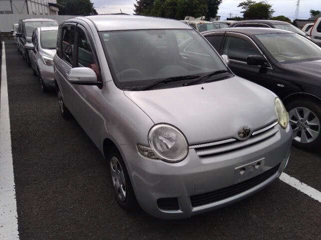 TOYOTA SIENTA 2010
