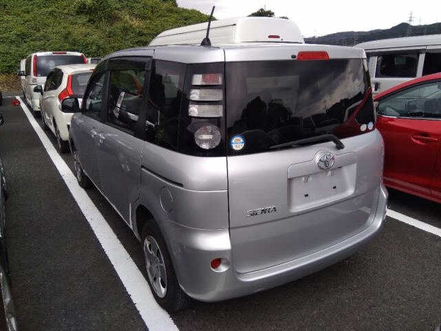 TOYOTA SIENTA 2010