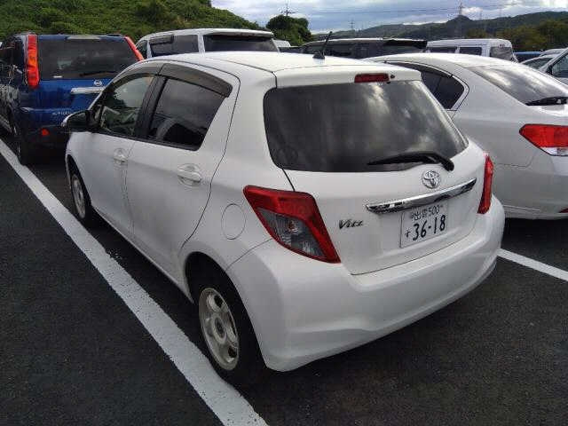 TOYOTA VITZ 2013