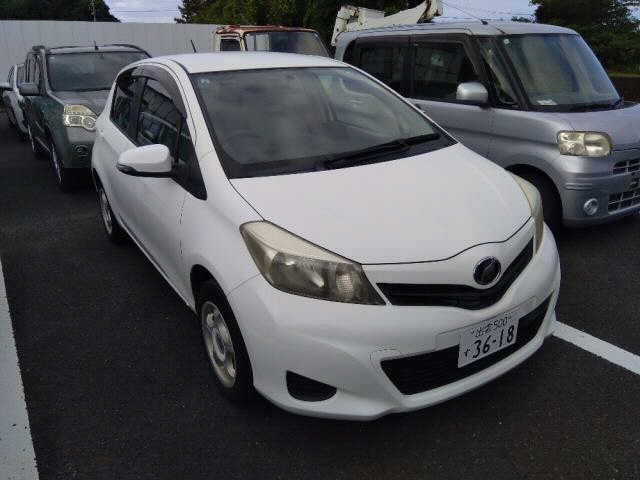 TOYOTA VITZ 2013