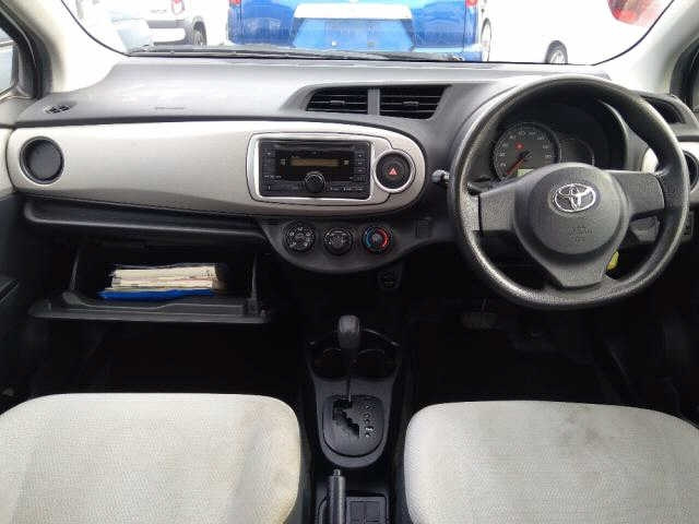 TOYOTA VITZ 2013
