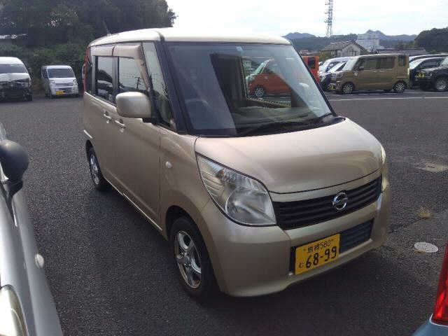 NISSAN ROOX 2011