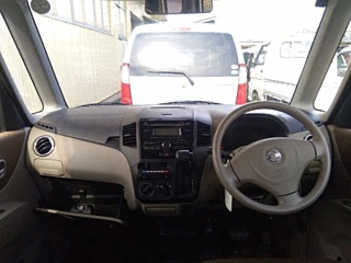 NISSAN ROOX 2011