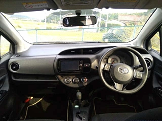 TOYOTA VITZ 2016