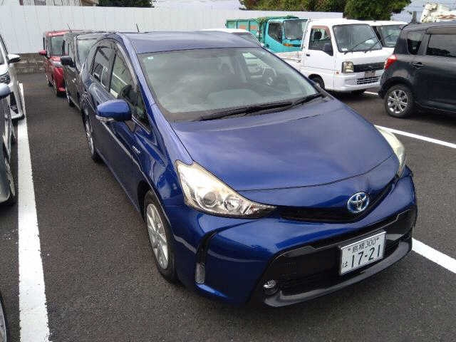 TOYOTA PRIUS ALPHA 2015