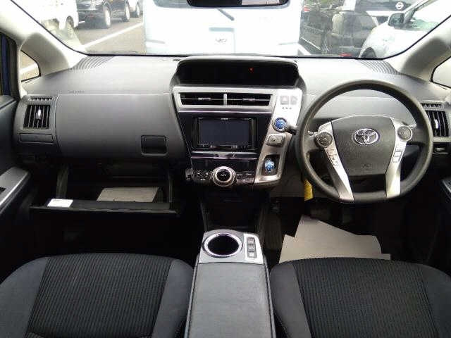 TOYOTA PRIUS ALPHA 2015