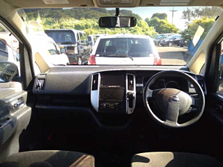 NISSAN SERENA 2010