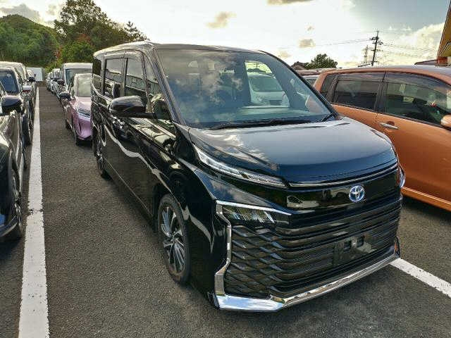 TOYOTA VOXY 2022