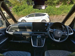 TOYOTA VOXY 2022