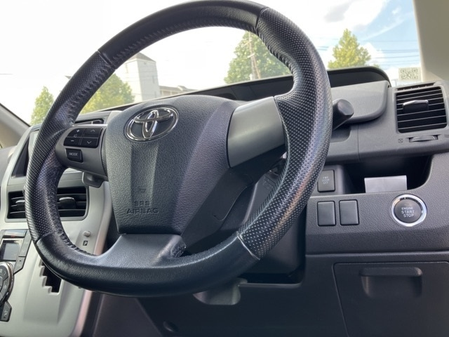 TOYOTA VOXY 2013