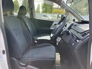 TOYOTA VOXY 2013