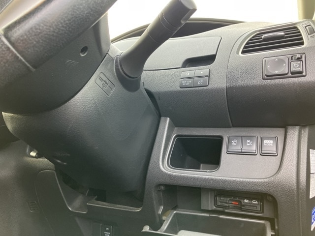 NISSAN SERENA 2013