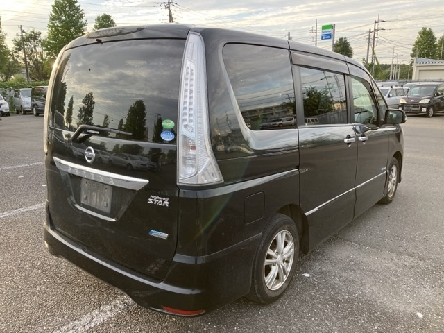 NISSAN SERENA 2013