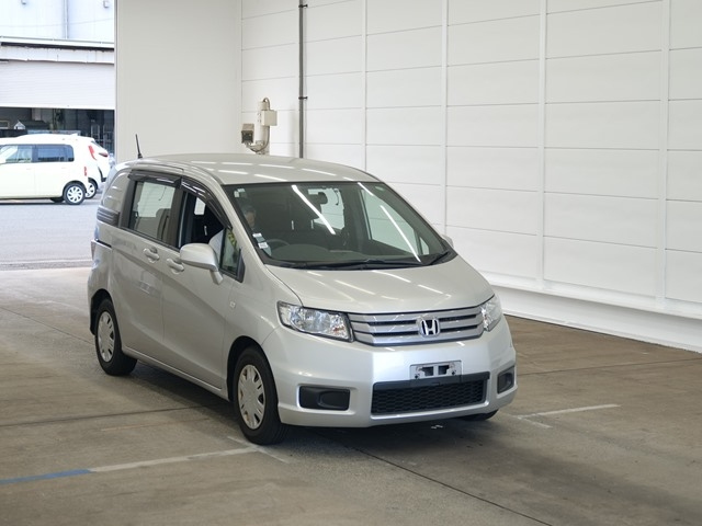 HONDA FREED 2010