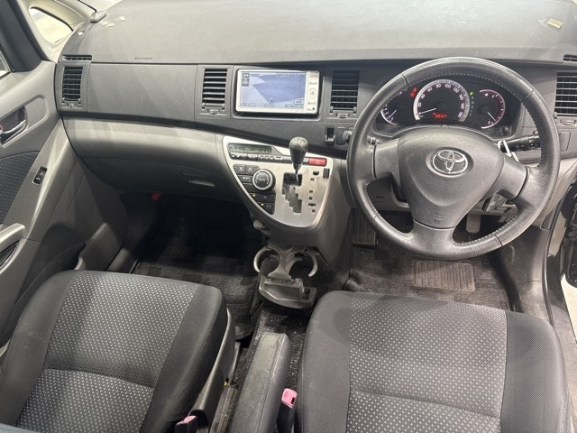 TOYOTA ISIS 2010