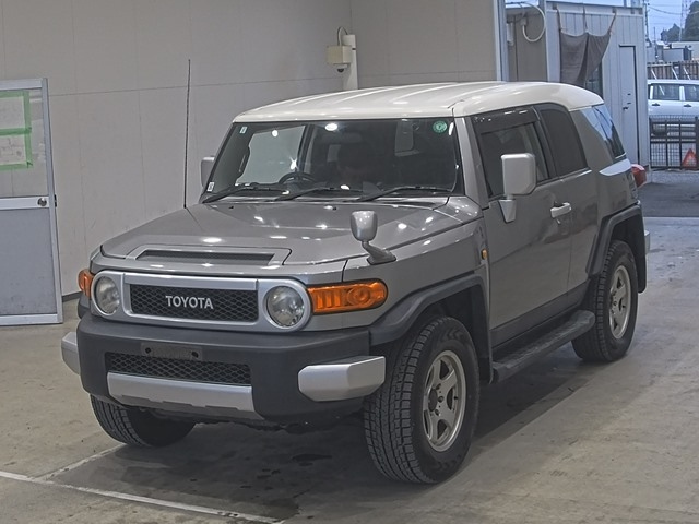 TOYOTA FJ CRUISER 2011