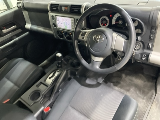 TOYOTA FJ CRUISER 2011