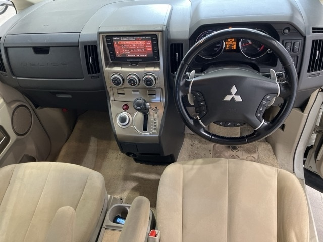 MITSUBISHI DELICA D5 2008