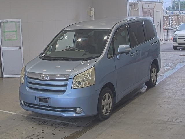 TOYOTA NOAH 2008