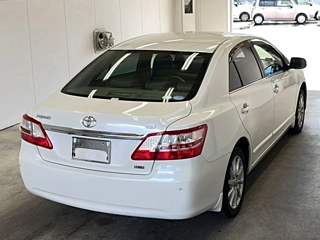TOYOTA PREMIO 2012