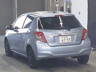 TOYOTA VITZ 2011