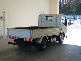 NISSAN TRUCK 2008