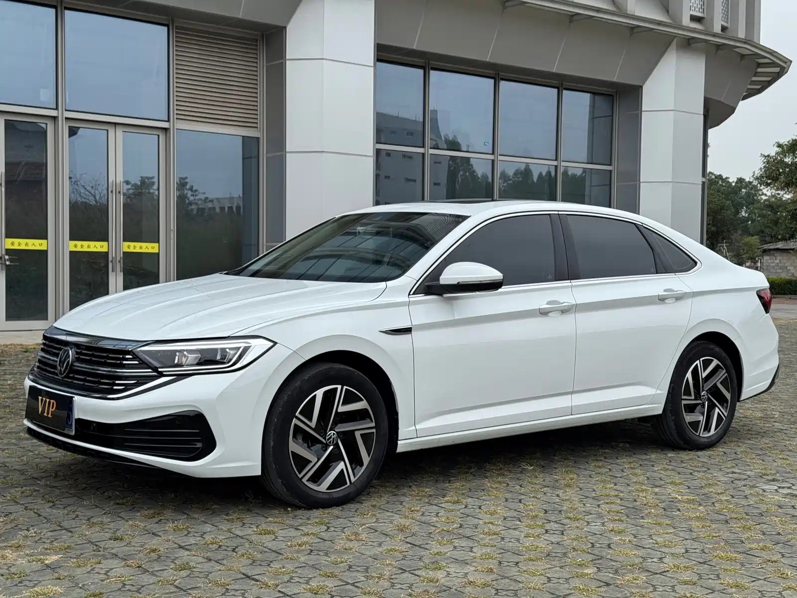 VOLKSWAGEN SAGITAR 2024