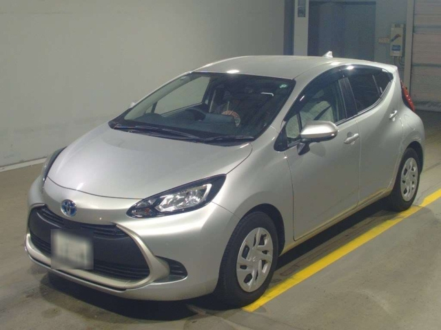 TOYOTA AQUA 2024