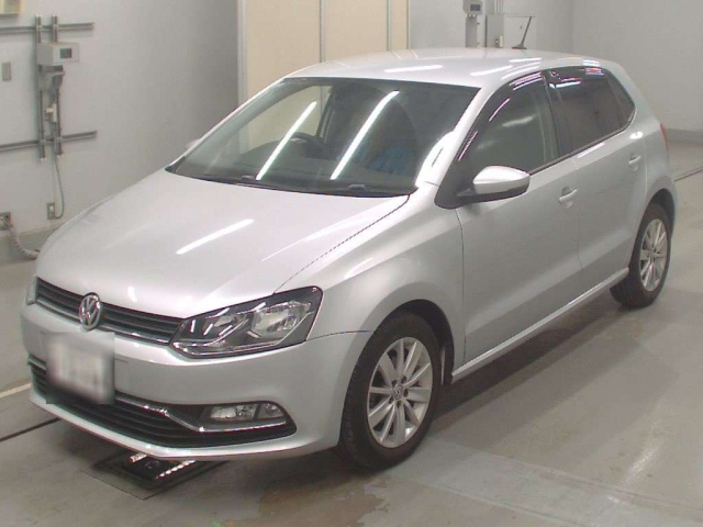 VOLKSWAGEN POLO 2015