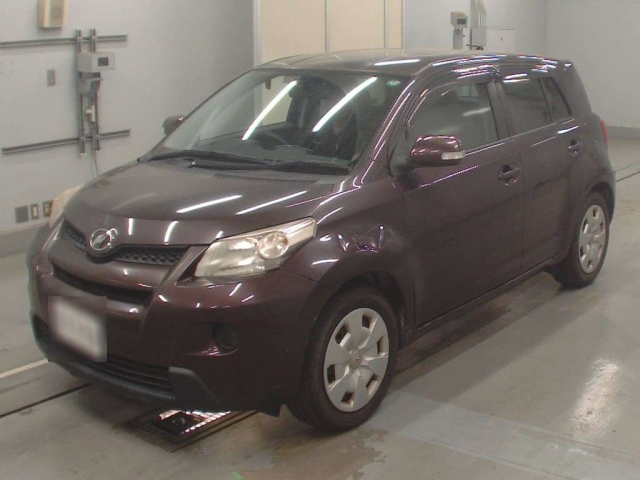 TOYOTA IST 2010