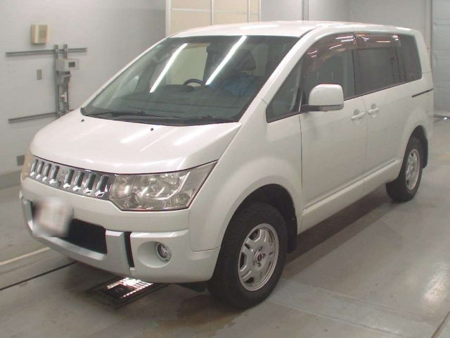 MITSUBISHI DELICA D5 2010