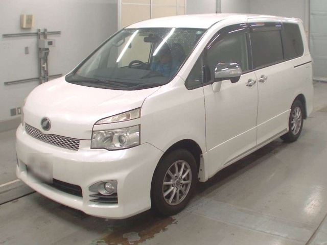 TOYOTA VOXY 2012